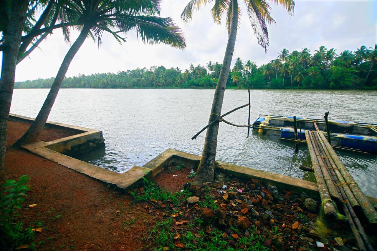 Munroe Lagoons Kollam Eksteriør bilde